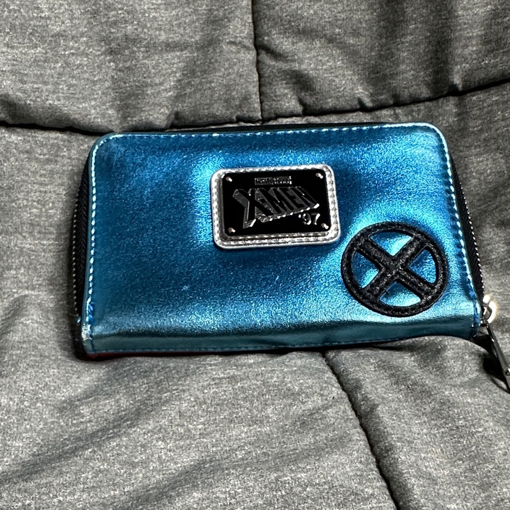 Loungefly X-Men 97’ Wolverine Metallic Yellow and Red Zipper Wallet - Picture 4 of 8